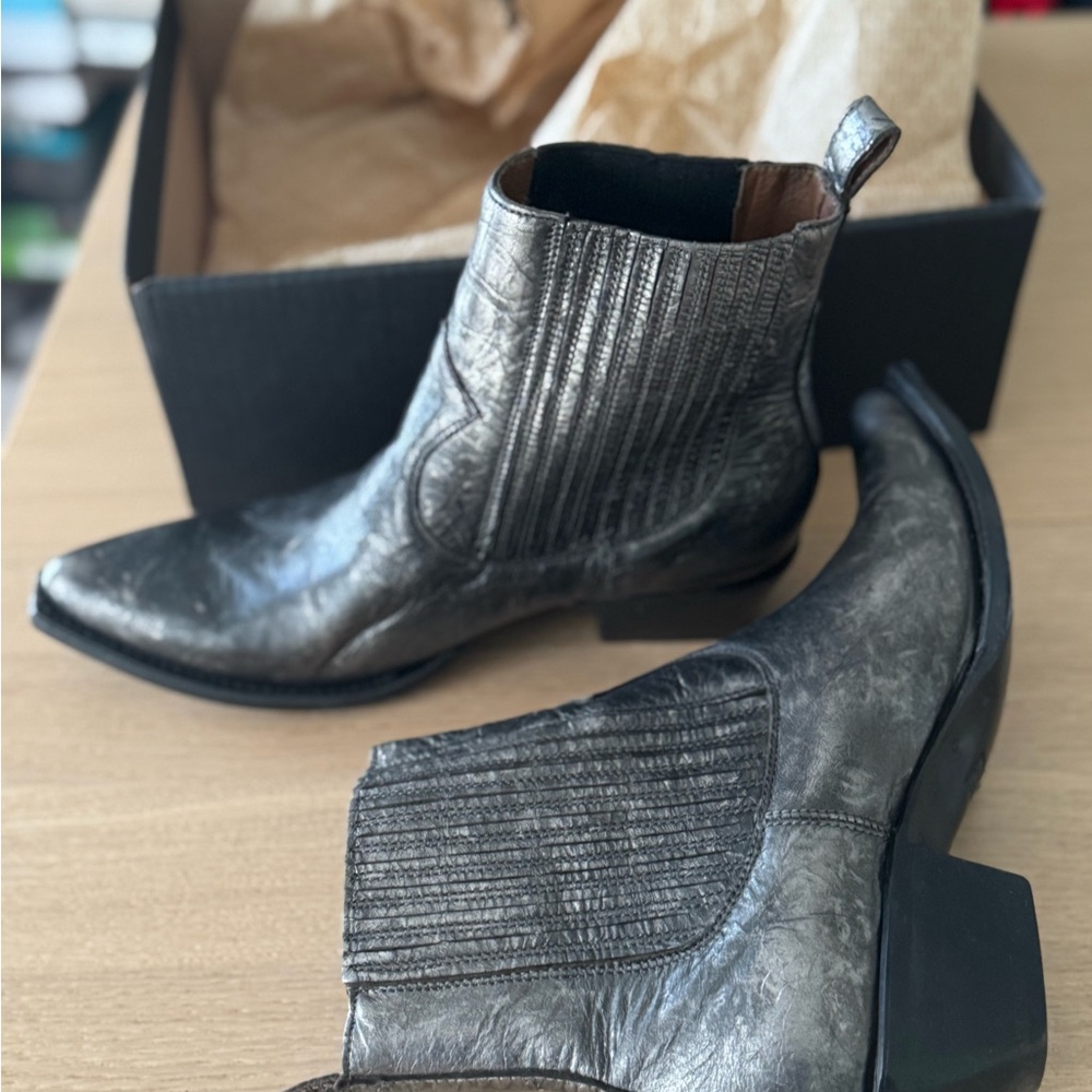 New Frye Sacha Chelsea Boot in Dark Pewter Size 11